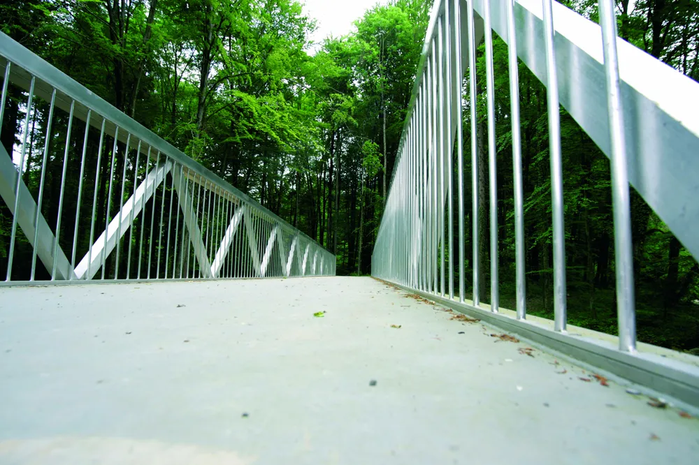 Toolbridge® – Aluminium bridge over river in mountain landscape